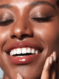 Lippenstift Lip Plumper Shine Sepia Kiss SHEGLAM